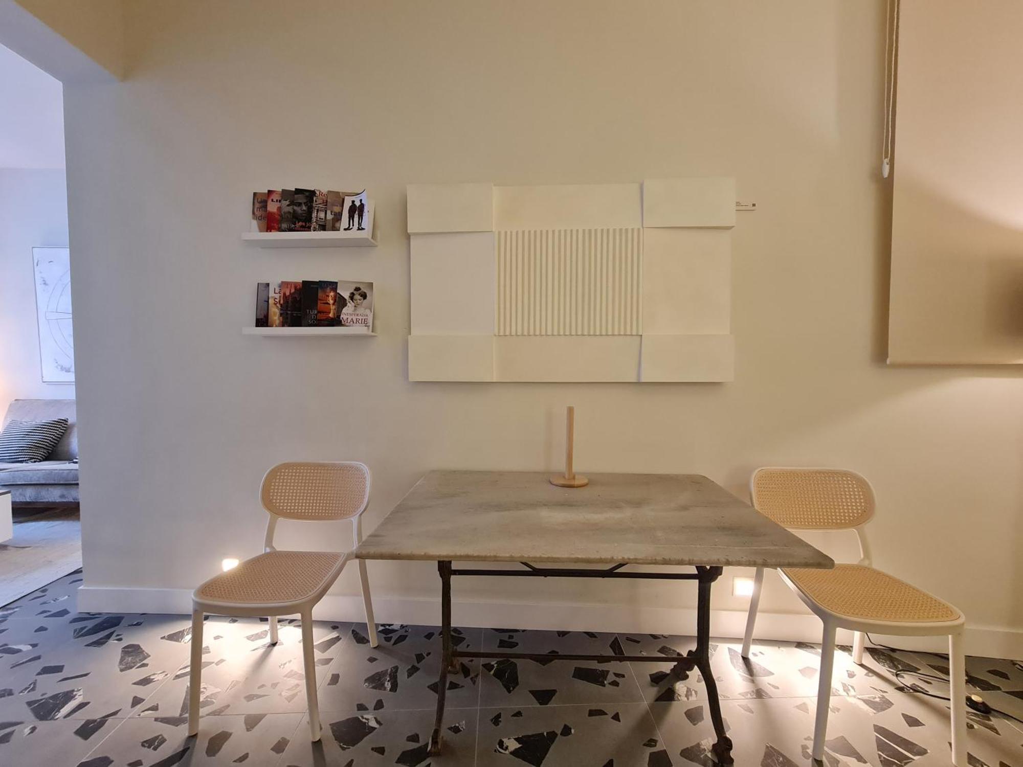 Center With 2 Bedrooms Appartamento