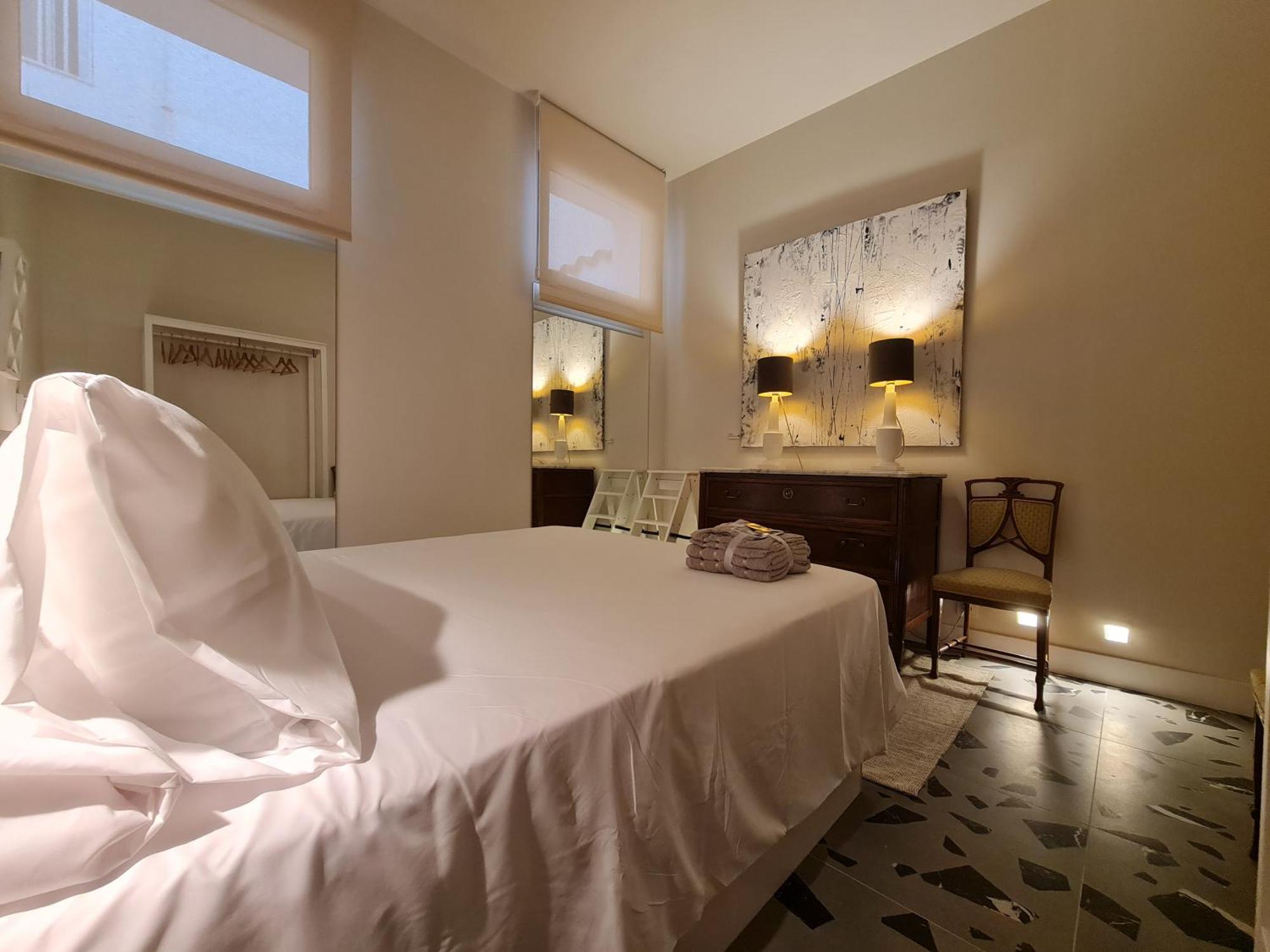 Center With 2 Bedrooms Appartamento *